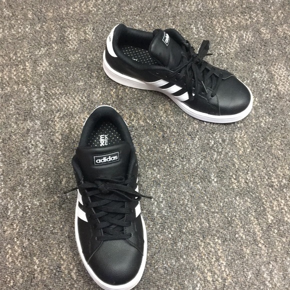 Adidas shoes - Picture 2 of 3